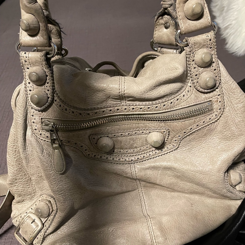 BALENCIAGA - POMPOM Bucket Bag - LG / Light Grey